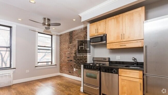 Building Photo - E 9TH ST. Rental