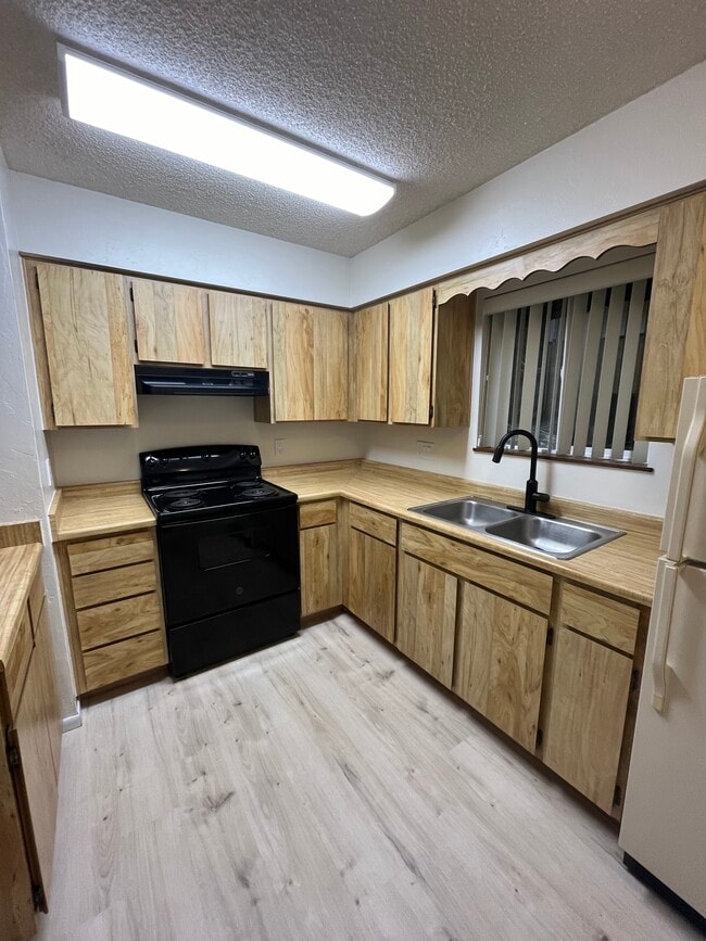 Photo - 322 Pioneer Dr Unit #2