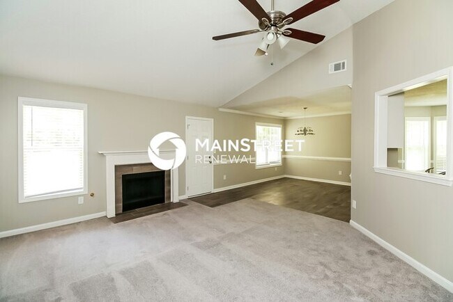 Photo - 3 Bedroom Pet-Friendly Home in Jonesboro, GA with Main Street Renewal