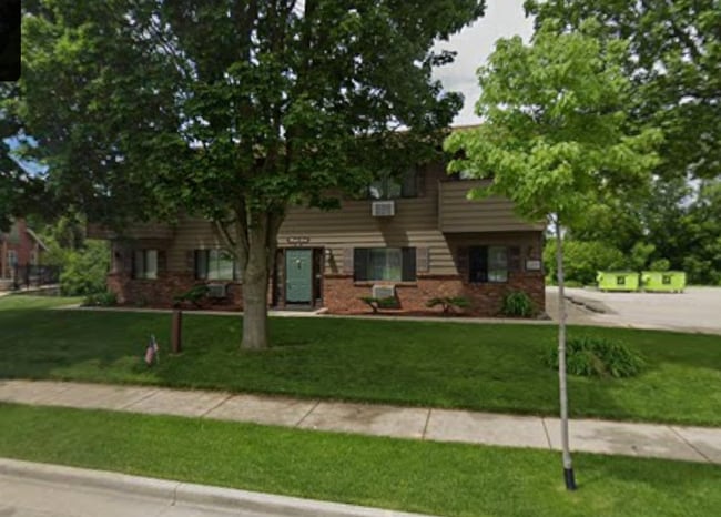 Building Photo - 131 Maple Ave S Unit 131-2 Maple Ave
