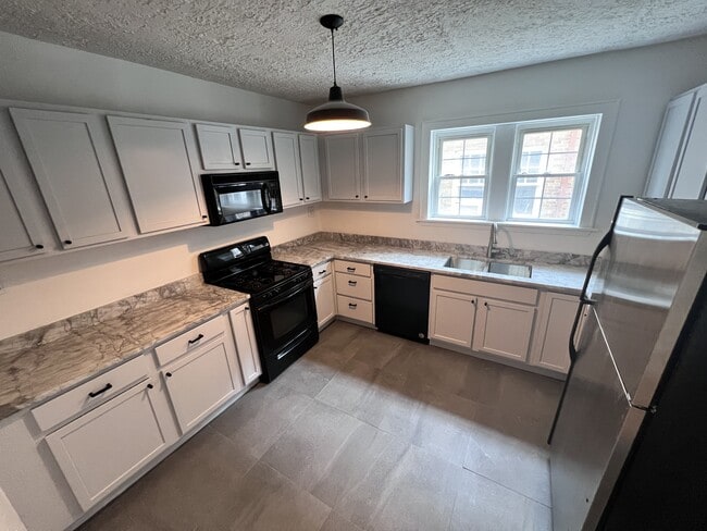 Cocina - 7248 Amherst Ave