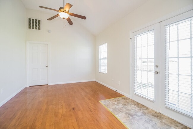 Photo - 1533 Passage Dr