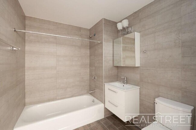 Photo - 2 bedroom in ELMHURST NY 11373 Unit 631