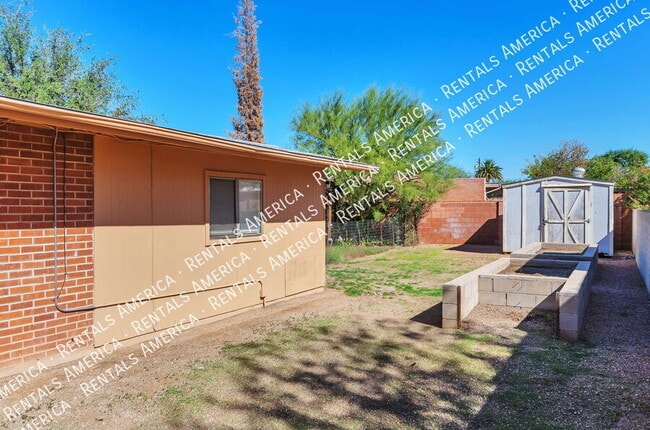 Photo - 2118 N Rita Ave
