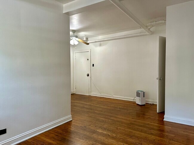 Photo - 3039 W George St Unit GN