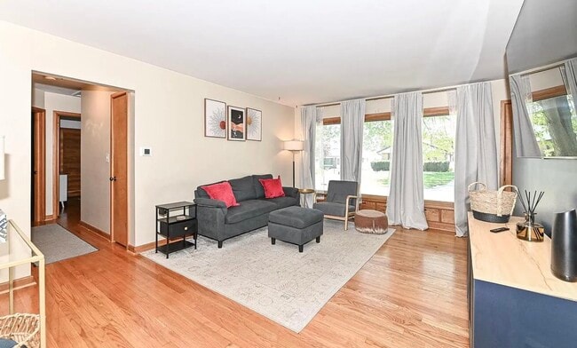 Photo - 541 N 109th St