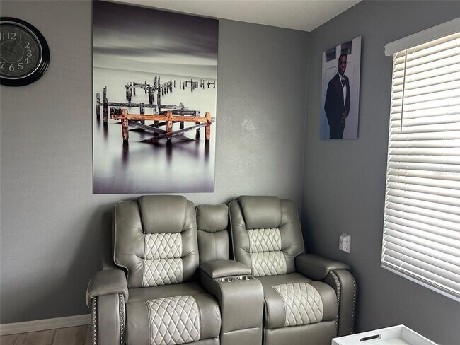 Photo - 845 Ambleside Dr