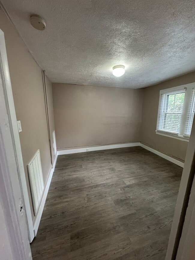 Photo - 1025 Ferdinand Ave SW Unit 1023 Ferdinand Ave SW