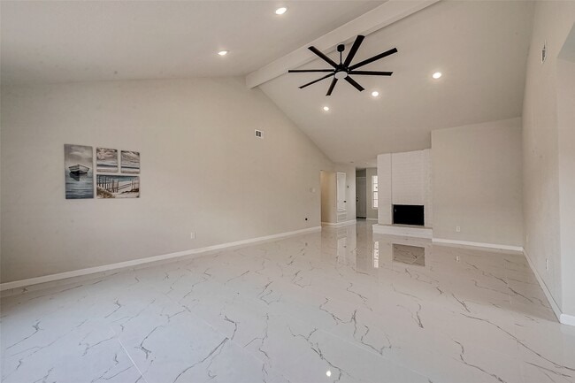 Building Photo - 12055 Fairpoint Dr