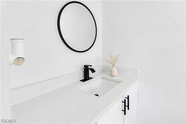 Building Photo - 1675 Temple Terrace