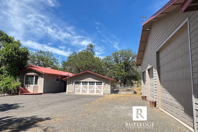 Photo - 2 1/2 Acres Manicured Country Living