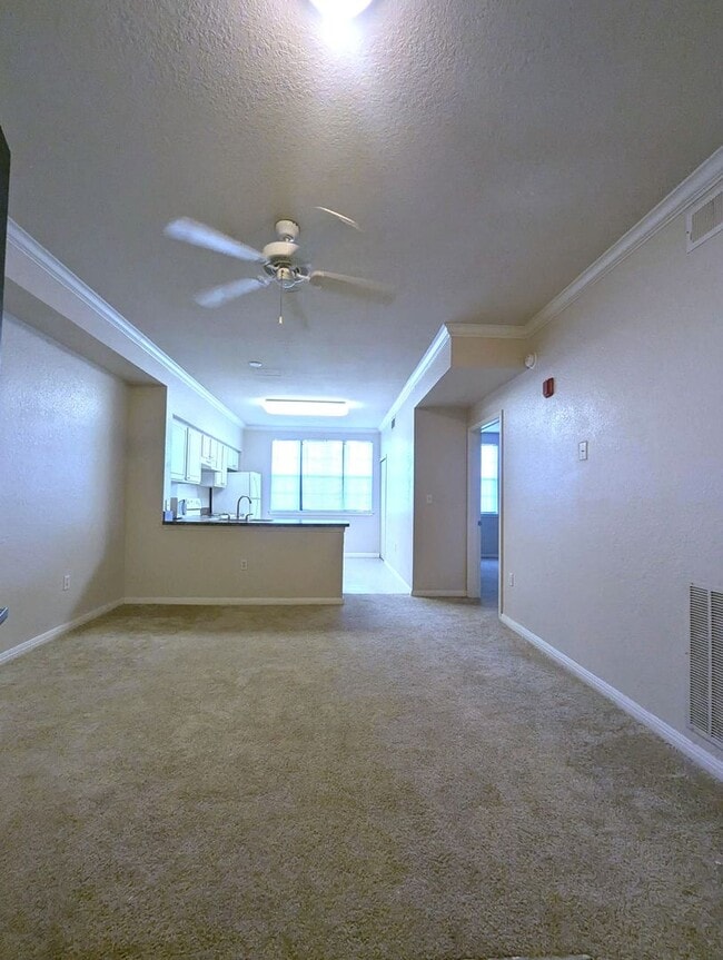 Building Photo - 1x1 Bright and spacious, convenient 1st fl... Rental