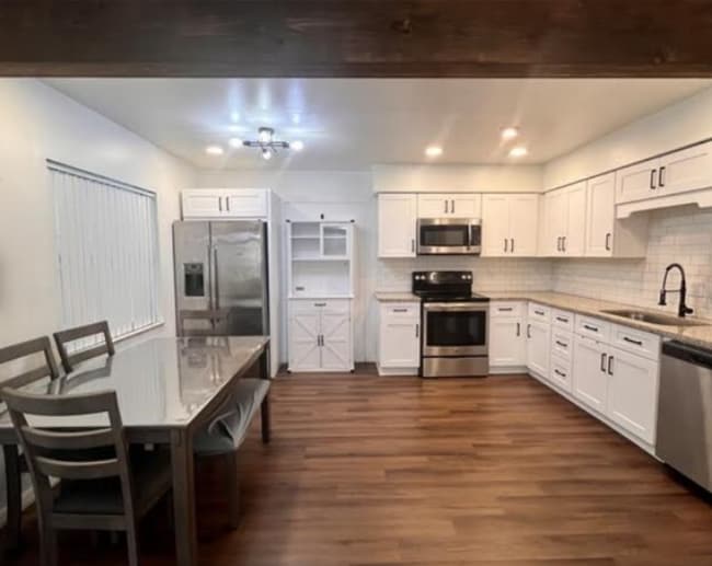 Photo - 608 William Ave