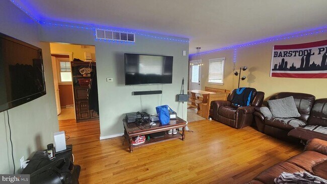 Photo - 804 Carpenter St