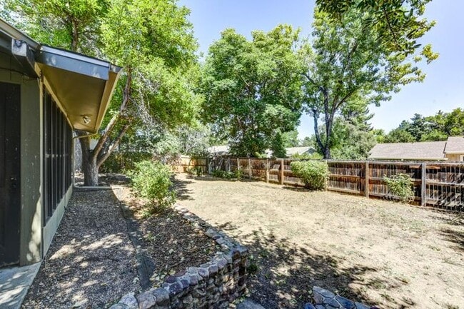 Photo - 4125 Apache Rd