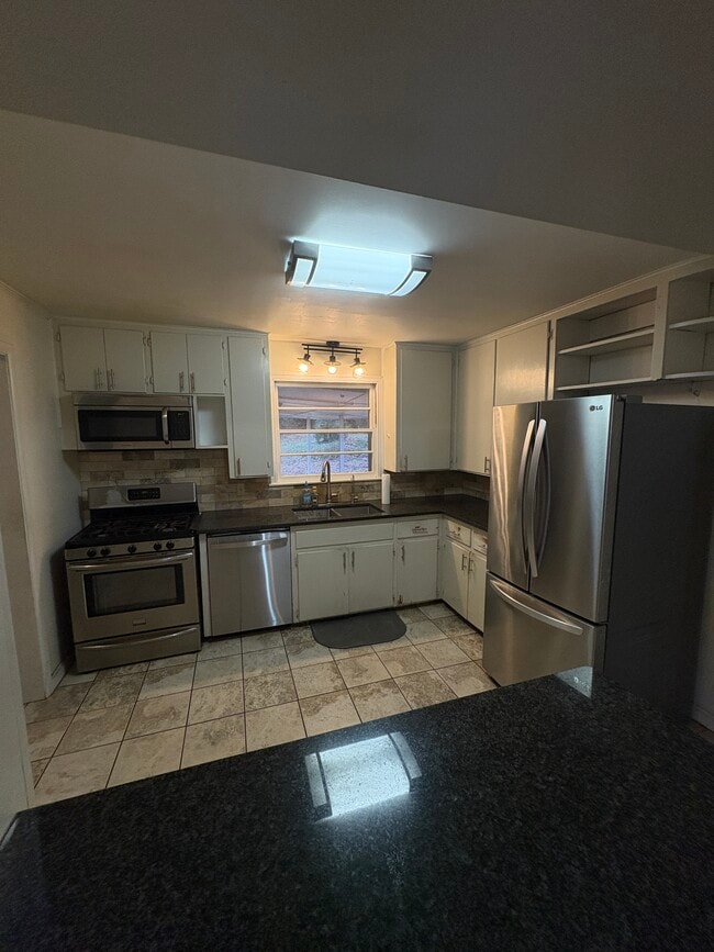 Photo - 913 Hillman St