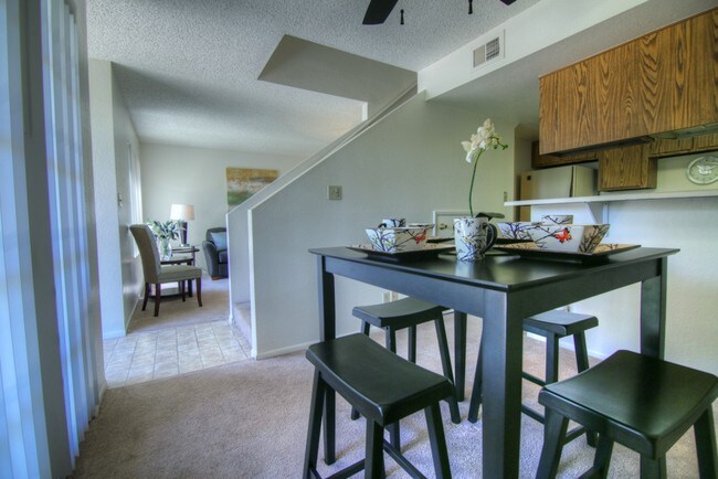 2 Bed Townhouse Dining