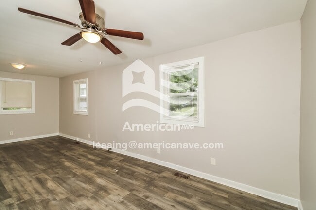 Photo - 2430 Stark St