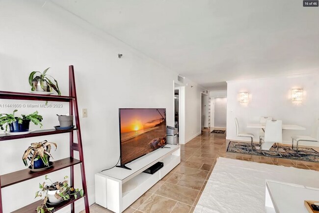 Photo - 2401 Collins Ave Unidad 1411