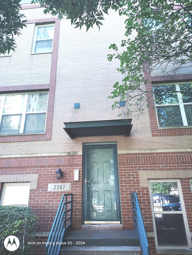 Building Photo - 2367 E 70th Pl Rental