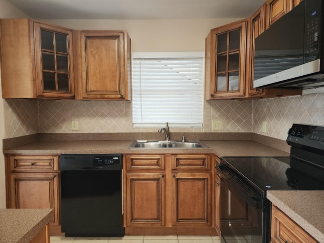 Photo - 3211 20th Ave W