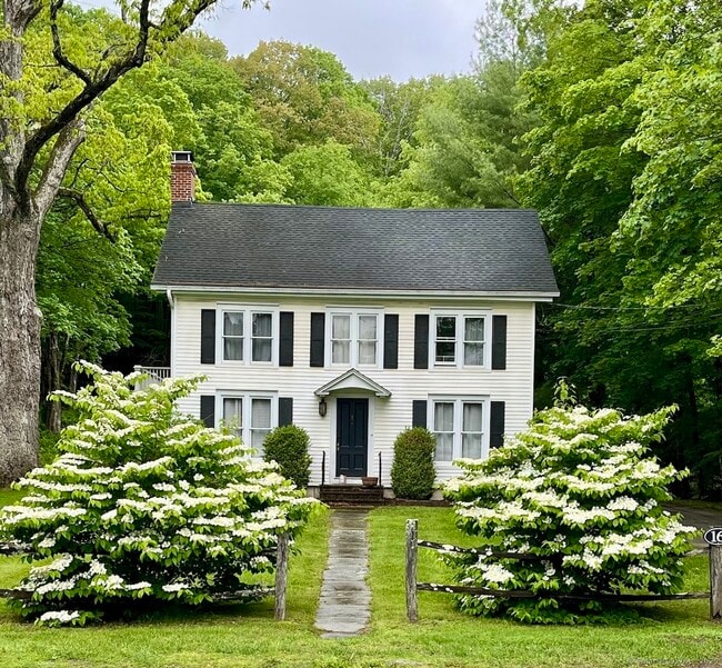 Photo - 16 Under Mountain Rd House