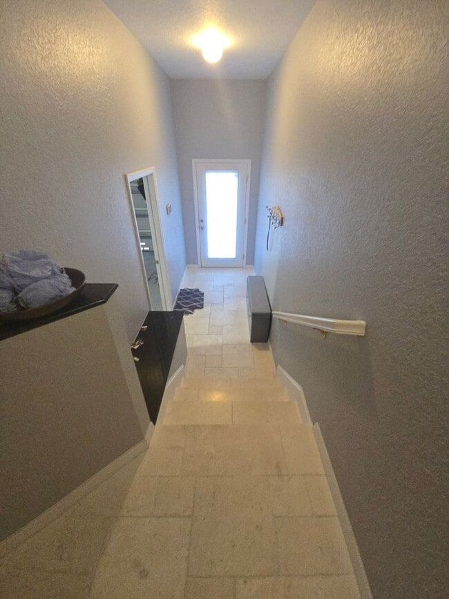 1011 34th Dr W