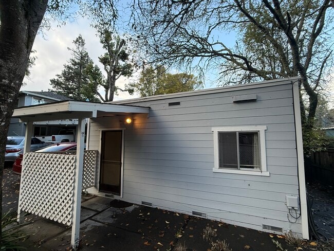 Exterior (front) - 7812 Lynch Rd Apartment Unit Sebastopol Studio