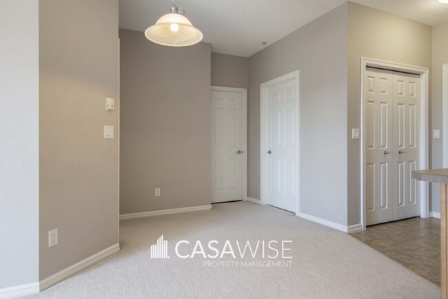 Photo - 16504 118 Ave NW