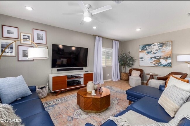 Photo - 155 W Jamaica Pl