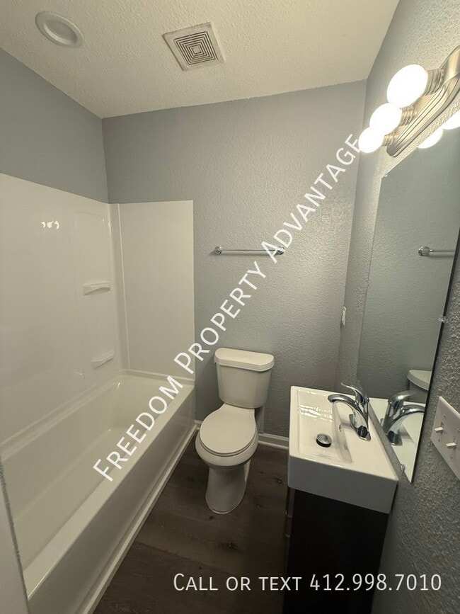 Photo - 7814 Formosa Way