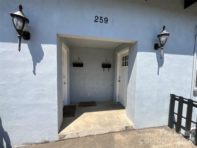 259 Jefferson Ct NE Unit 6