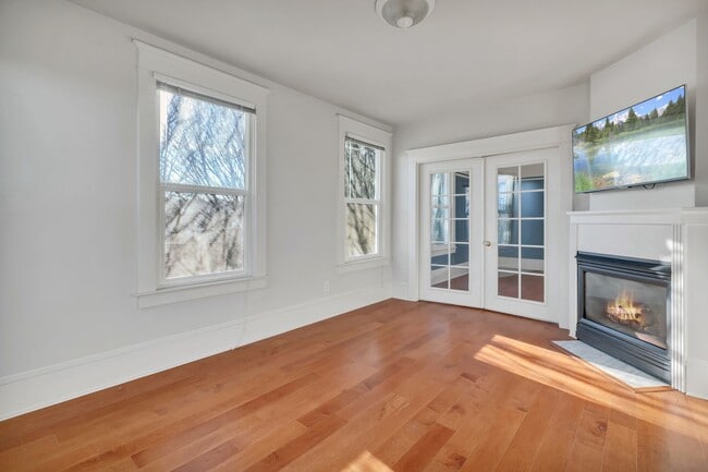 Photo - Charming Cottage Style Condo in Fremont!