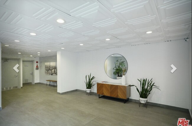 Photo - 960 Larrabee St Unidad Beatrix Makray