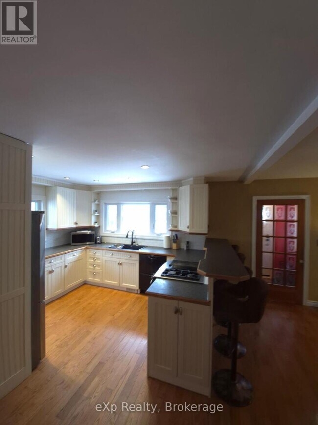 Photo - 80 Church St