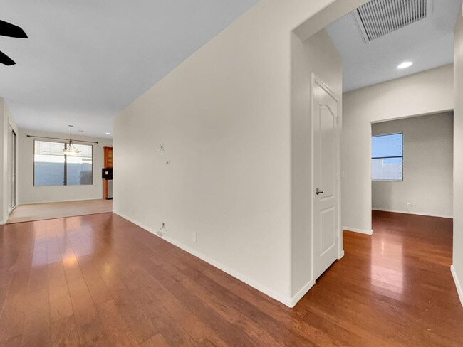 Photo - 261 N Nash Way