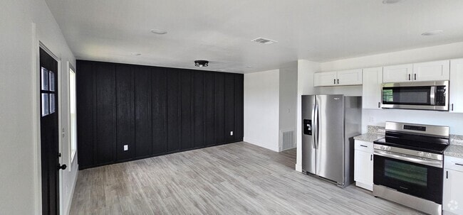 Building Photo - 1513 N Springfield St Rental