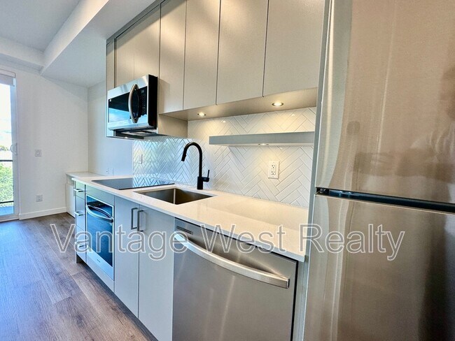 Photo - 1274-1274 Devonshire Ave