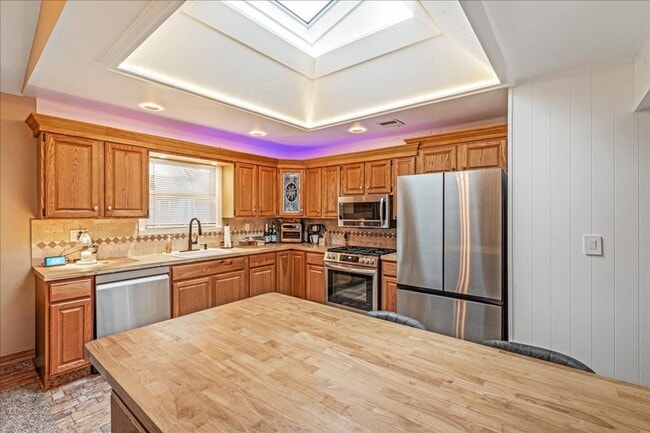 Photo - Immaculate 3 Bedroom & 2 Bathroom Unit 2nd Floor - House