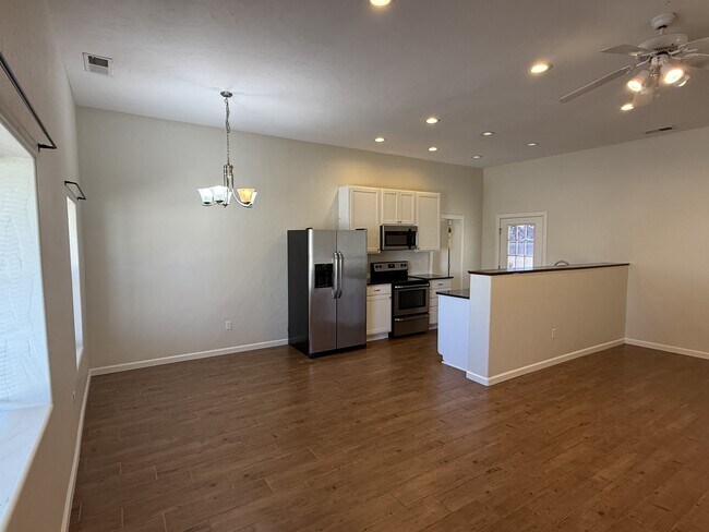 Photo - 2937 Washington St NE