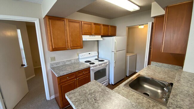 Photo - MOVE IN SPECIAL! First Floor 2BR/2BA Condo... Unidad 2312
