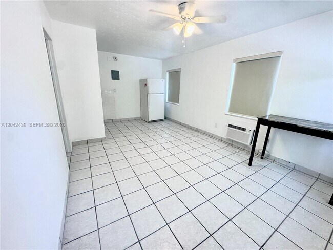 Photo - 2732 SW 22nd St Unidad 3