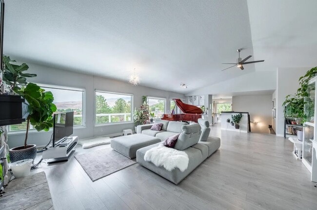 Photo - 932 University Ridge Ct