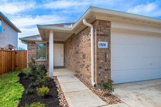 Photo - 1508 Las Cuevas Dr