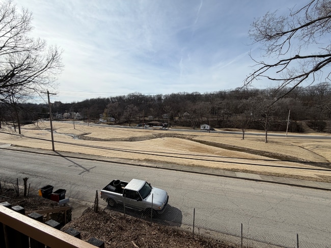 Photo - 625 N Main St