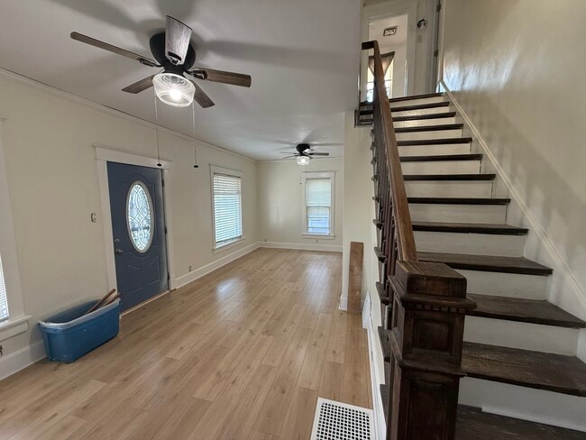 Photo - 2-912 E 6th St