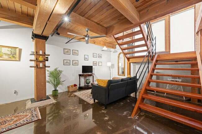 Photo - 10303-10107 107 St NW Unit SI ID1507611P