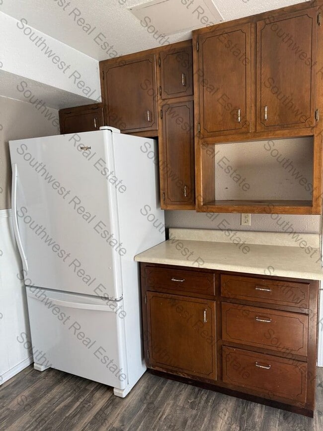 Photo - Super cute 2 story!