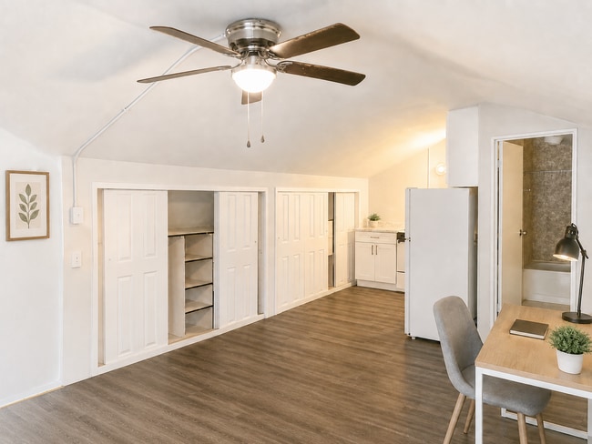 Photo - 1405 Moore St