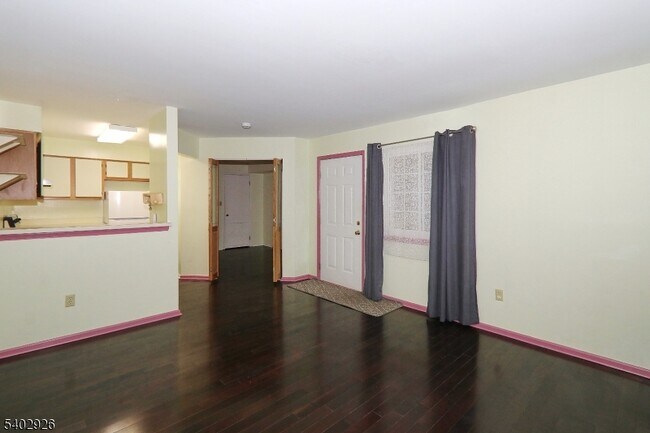 Photo - 153 Cortland Ln